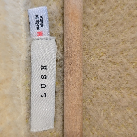 Lush Cropped Viscose Fuzzy Button Front Colorful Daisy Cardigan NWOT - Picture 10 of 11